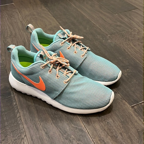 Nike Rosherun shoes sneakers new 511882 303 green Roshe Run Women’s Size 10 - Picture 1 of 11
